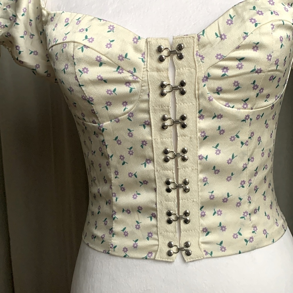 Princess Polly - Floral Cream Corset Top Size 2 - Picture 3 of 14